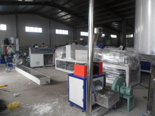 Un bon prix. Machine en plastique pp d'extrusion/granule à deux étages Masterbatch de PE en ligne