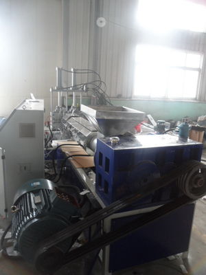 Un bon prix. Les flocons de mère/biberon ont réutilisé la machine en plastique d'extrusion de granule, ligne de granule en ligne