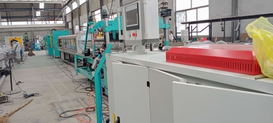 Un bon prix. extrudeuse ondulée de tuyau de mur de double de PVC de 200mm complètement automatique en ligne