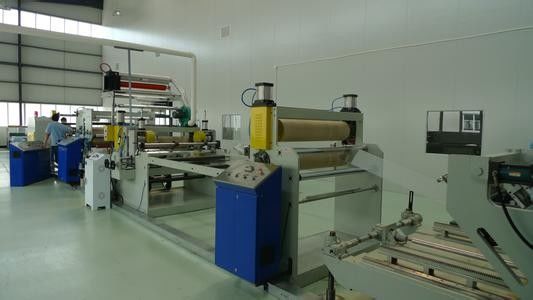 Un bon prix. La ligne en plastique d'extrusion de feuille de décoration de pp/PE, couvrent les machines simples de vis en ligne