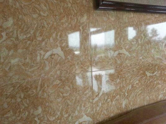 Un bon prix. Chaîne de production décorative de marbre de profil de WPC, ligne d'extrusion de profil de marbre de PVC en ligne